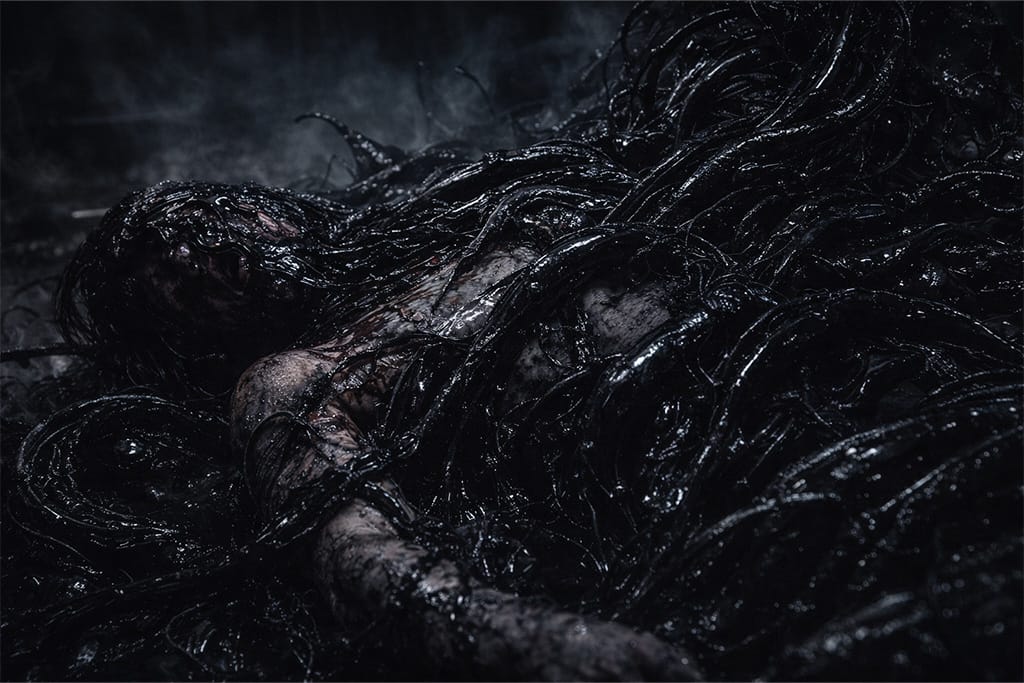 Resident Evil timeline RE5 Uroboros virus crna biomasa infekcija i selekcija domaćina u svetu posle Umbrella korporacije